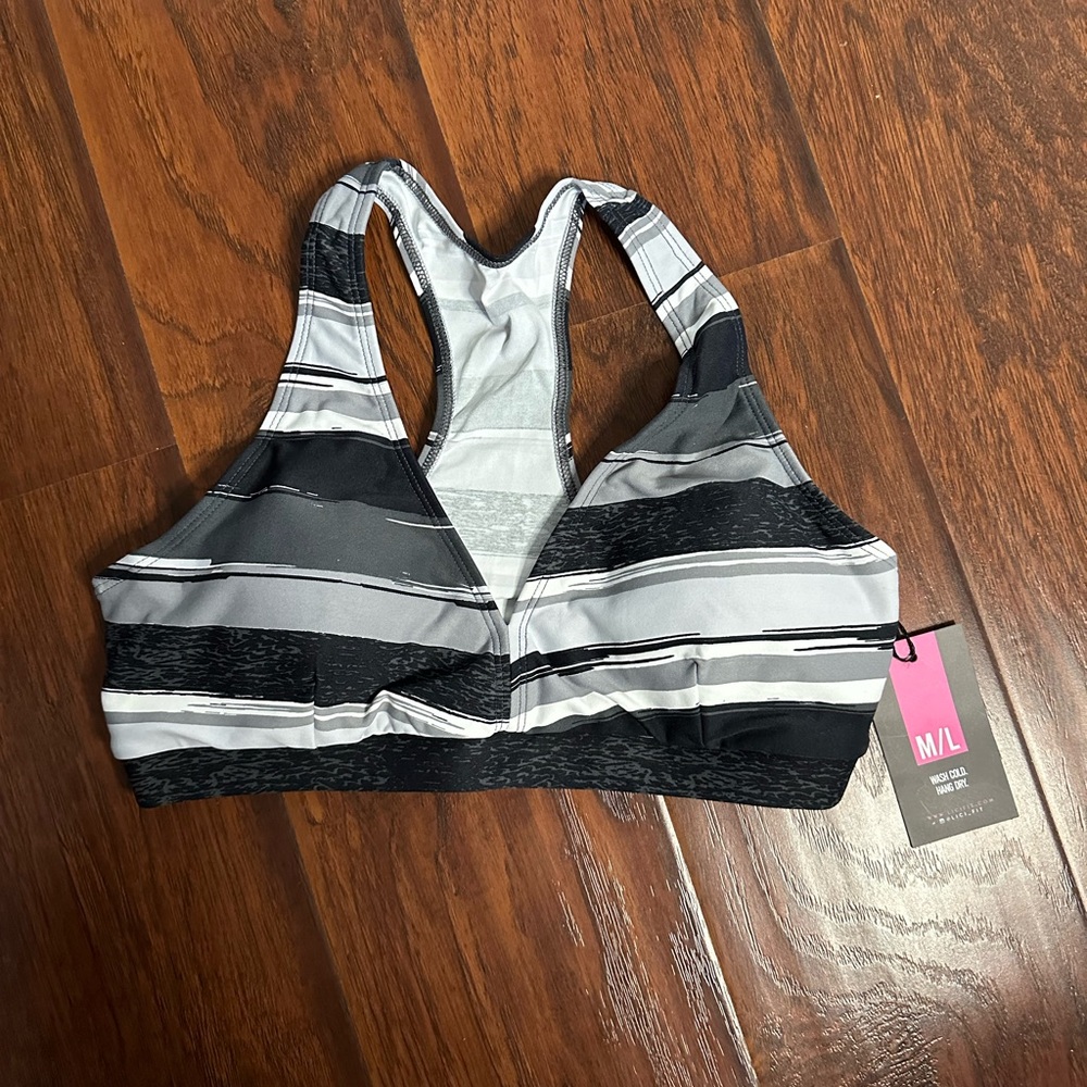 LiCi Fit sports bra